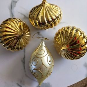 For Christmas bulbs in gold color